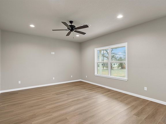 5th image of 3004 Pine Ave