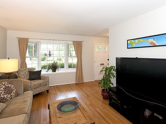 2nd image of 720 Carr Ave