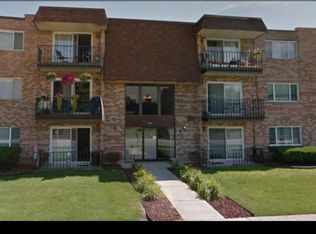 17504 Sandalwood Dr APT 2B, Tinley Park, IL 60477