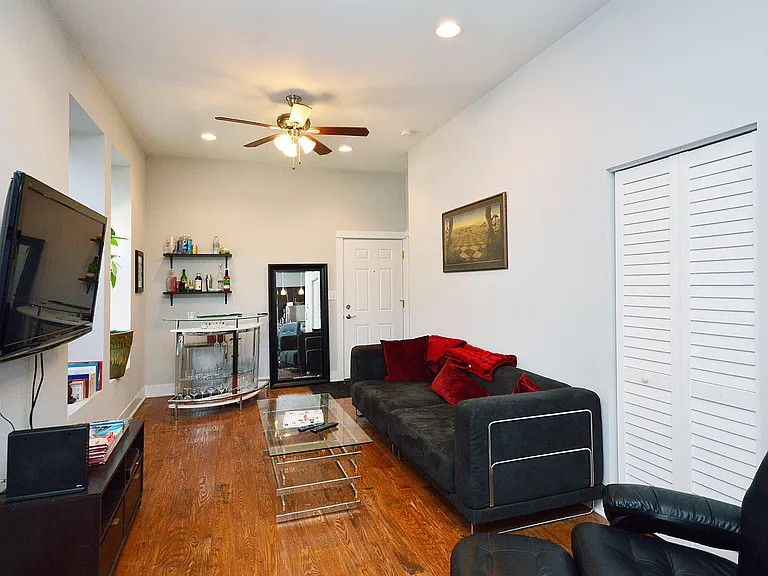 1501 W Superior St #1F — Photo 2
