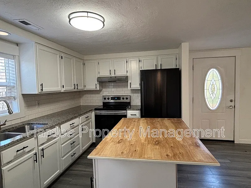 2 bed, 1.0 bath, 900 sqft, $1,595 — Photo 3