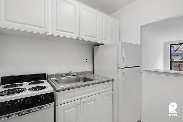 Rented by REZI | media 7