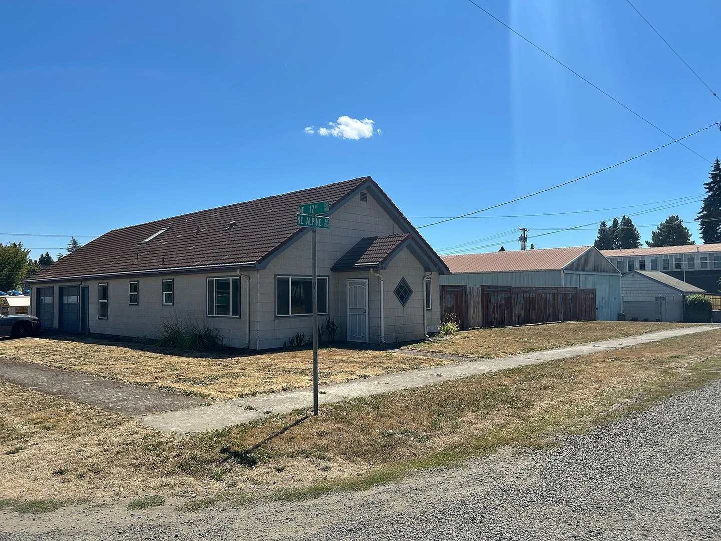 1186 NE Alpine Avenue — Photo 3