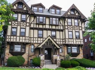221 Commonwealth Ave #B, Chestnut Hill, MA 02467