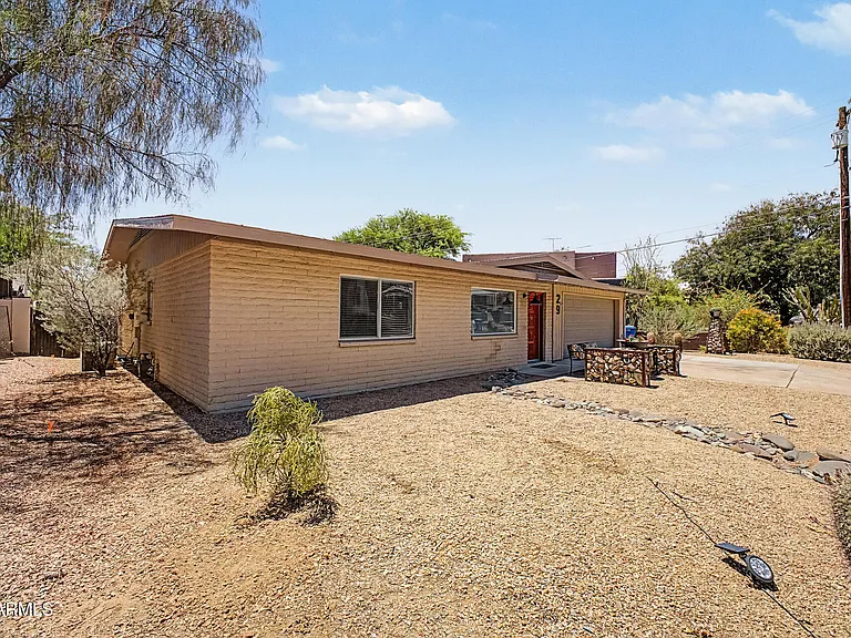 29 E Foothill Dr — Photo 3