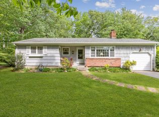 270 Dogwood Ln, East Marion, NY 11939