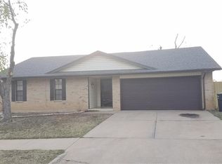 1009 S Bouziden Dr, Moore, OK 73160