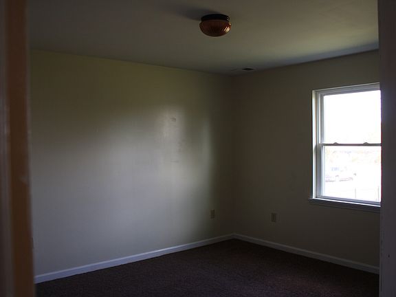 5th image of 201 Woodhill Ln