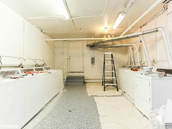 3rd image of 1530 N Kedzie Ave #223