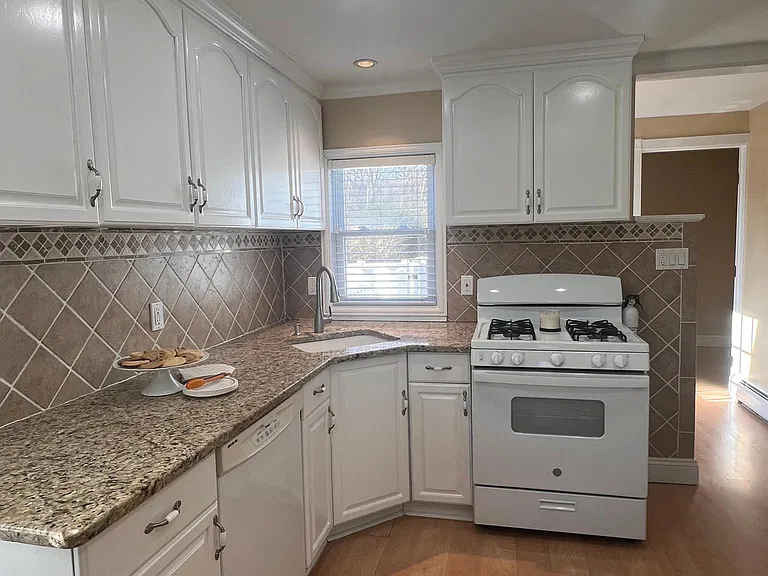 32 Lakeview Ter — Photo 13