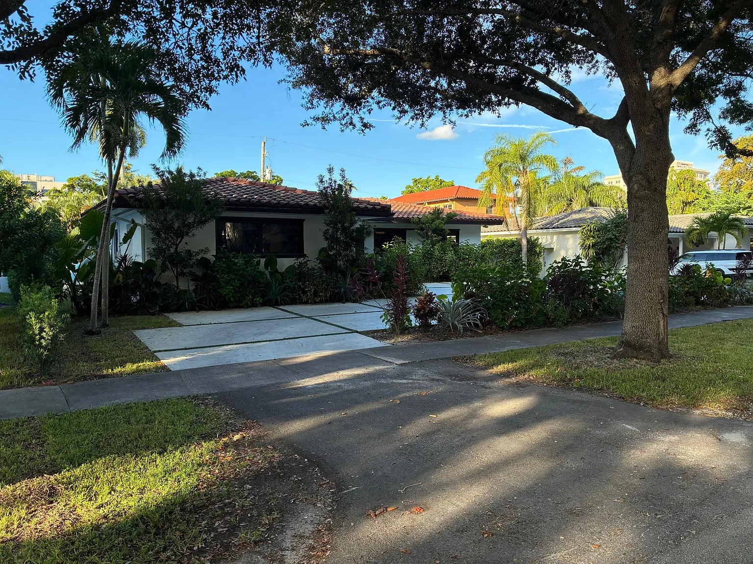 3 bed, 2000 sqft, $8,000 — Photo 3