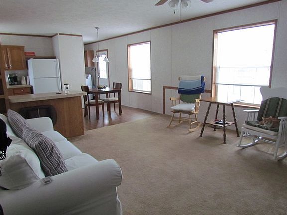 5th image of 408 W Touhy Ave