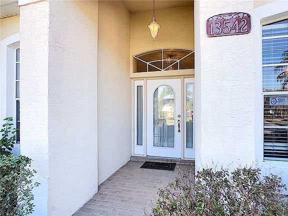 3rd image of 13542 Lakes Way