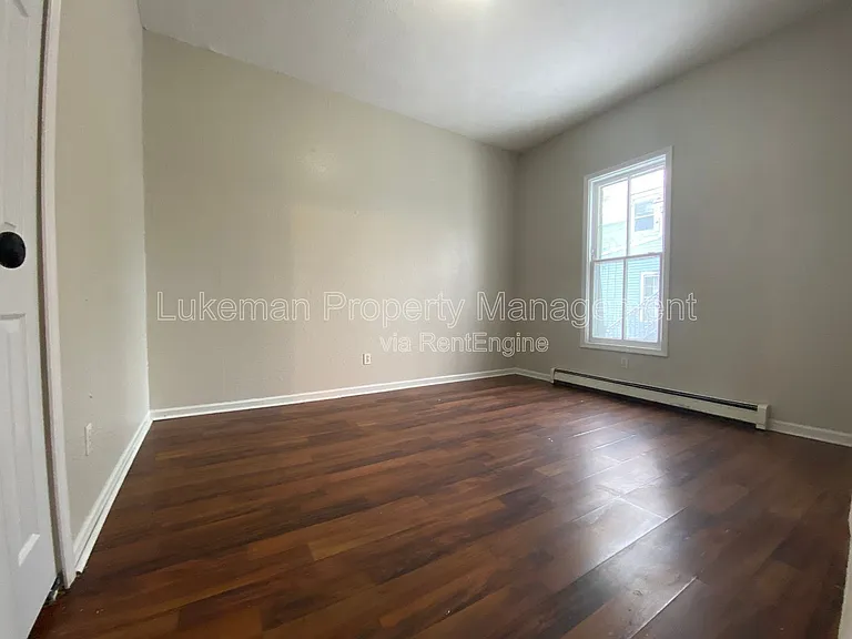 421 Oak St #1 — Photo 7