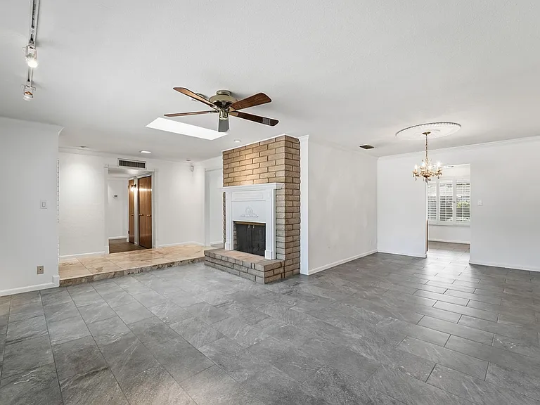 2051 E Hermosa Dr — Photo 21