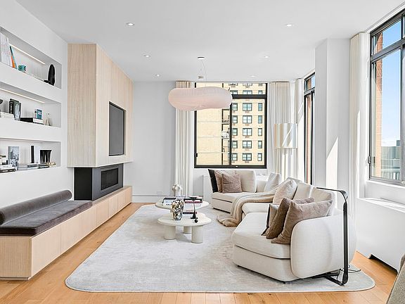 5th image of 343 E 74th St