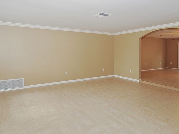 3rd image of 4703 Palm Aire Cir