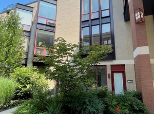 1246 W Cottage Pl, Chicago, IL 60607