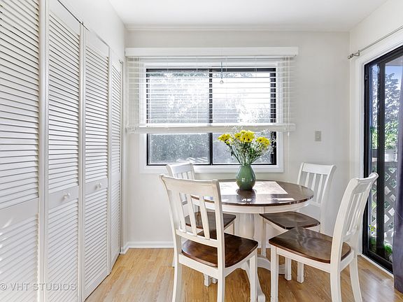 5th image of 932 Surrey Dr APT 2A