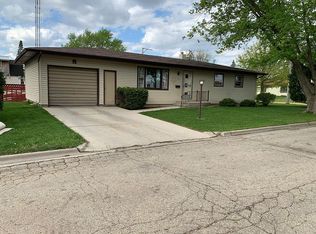 105 Homewood Ct, Genoa, IL 60135