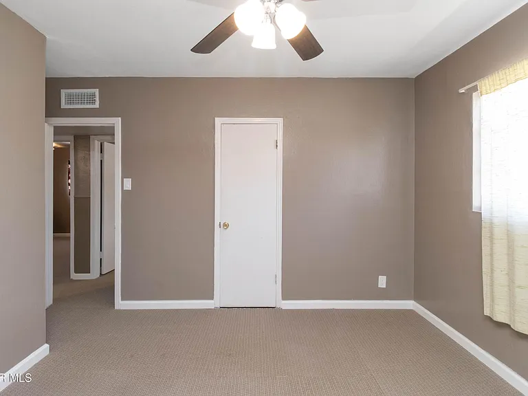 321 Walsh Ln — Photo 4