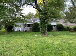 2429 E Seminole St, Springfield, MO 65804