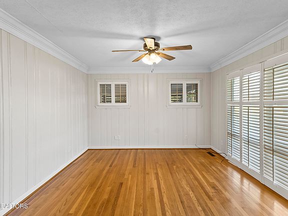 5th image of 202 Scott Ln