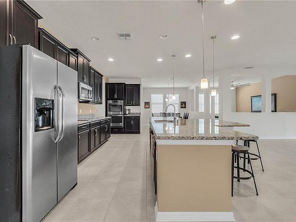 4th image of 301 Blue Cypress Dr