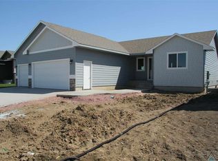 645 W Highpointe St, Tea, SD 57064