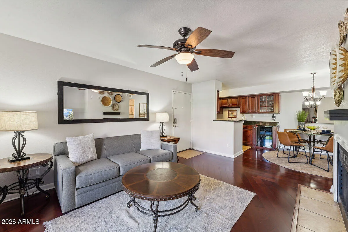 1 bed, 1.0 bath, 664 sqft, $1,950 — Photo 3