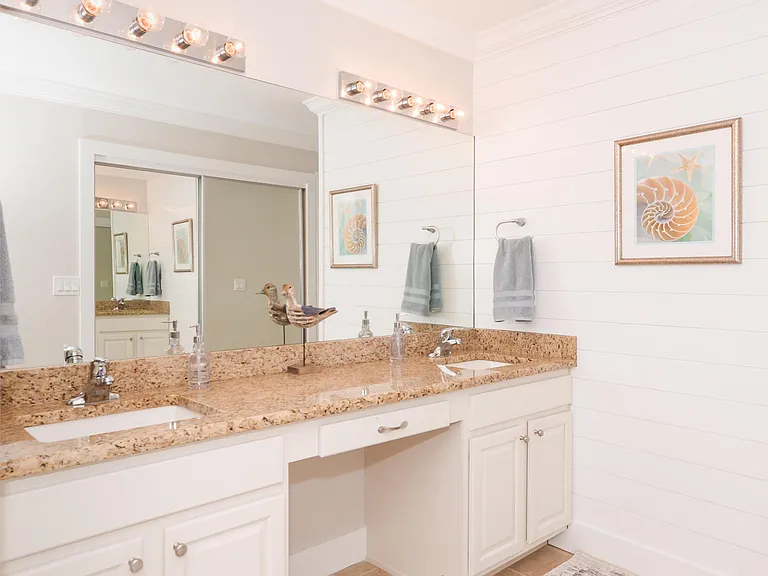 2411 NE Pinecrest Lakes Blvd — Photo 19