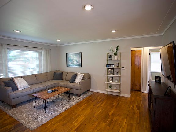 4th image of 525 Faircrest Ave NW