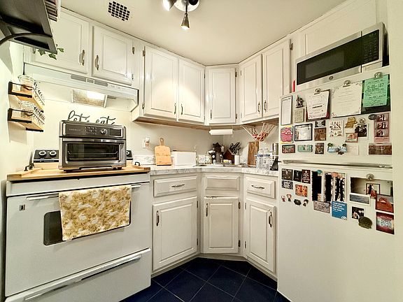 5th image of 235 E 33rd St APT 8