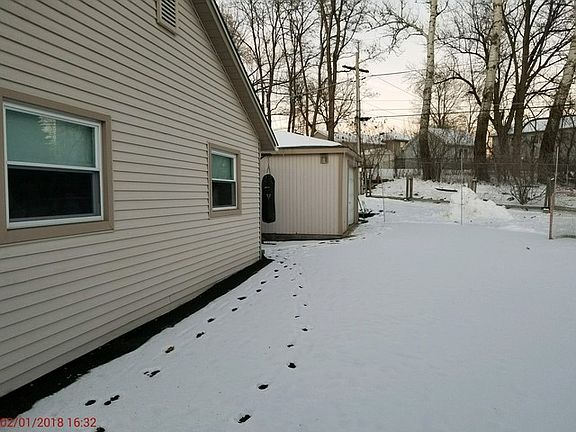 3rd image of 1N567 Newton Ave