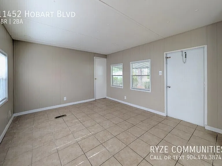 11452 Hobart Blvd — Photo 5