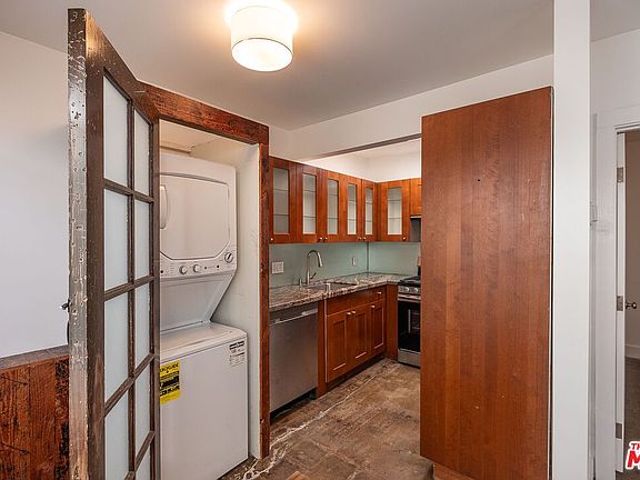3rd image of 413 Rose Ave Suite B