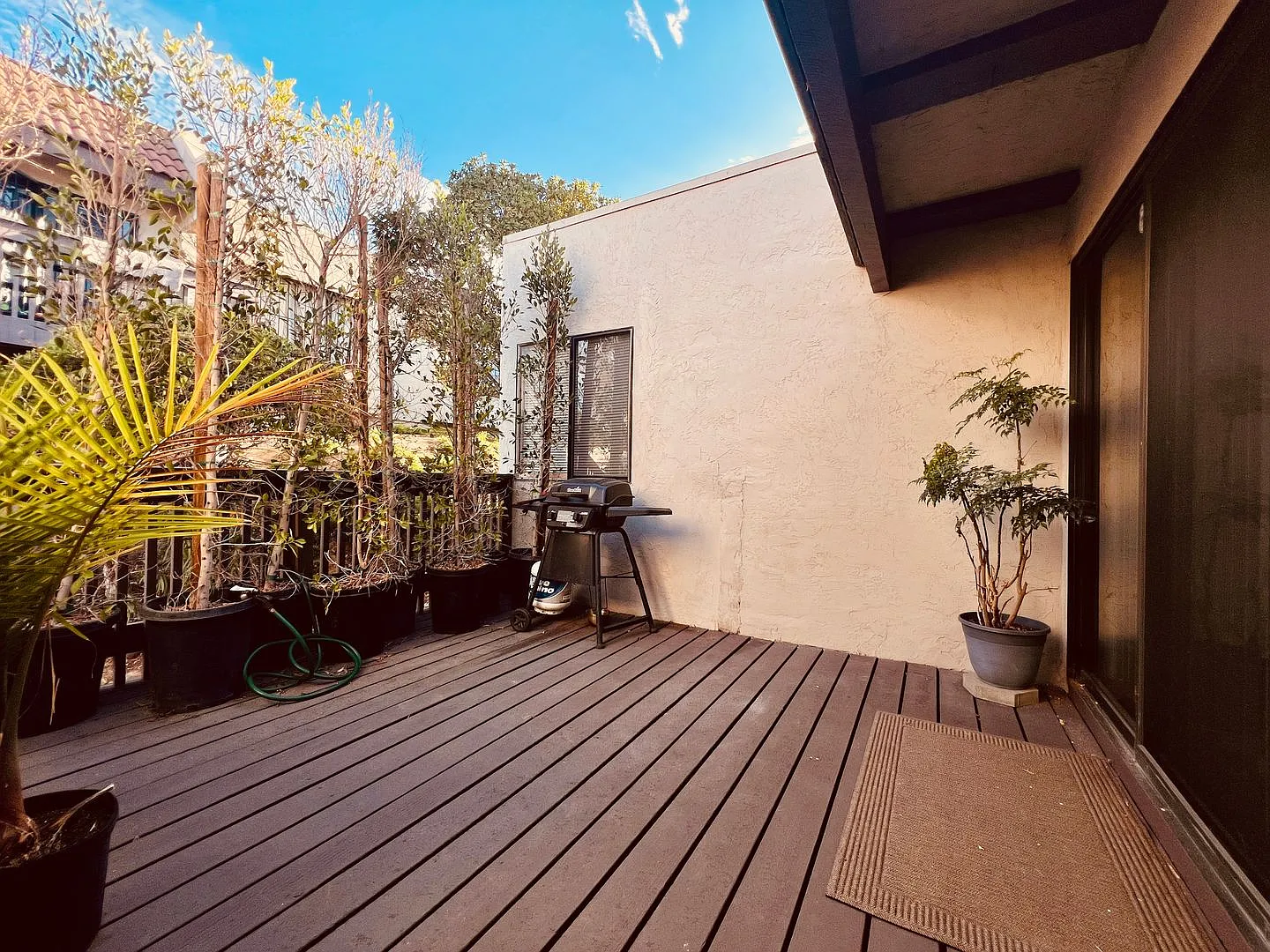 Move in Special-Two Story Three Bedroom Montezuma Townhouse College East — Photo 4