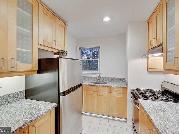 3rd image of 2223 Washington Ave #W-202