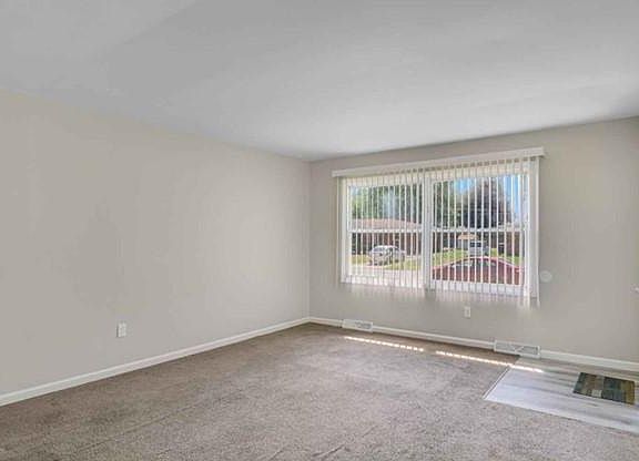 3rd image of 3337 Oakwood St