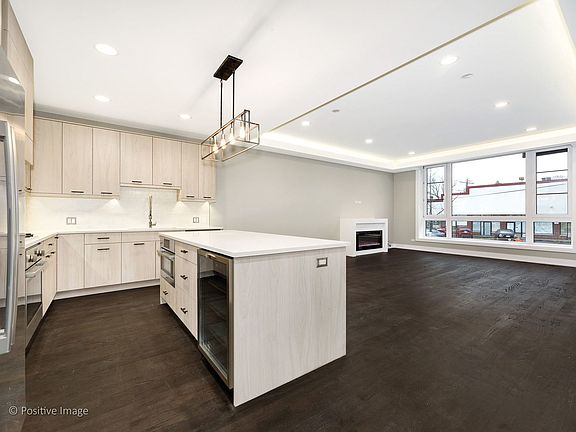 2nd image of 3046 N California Ave #101