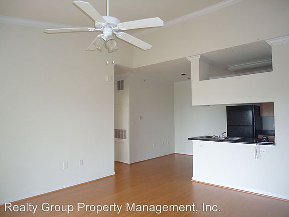 3rd image of 19603 Galway Bay Cir APT 403