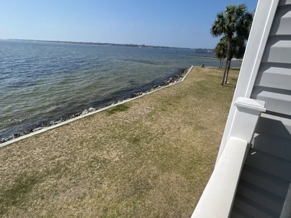 101 Old Ferry Rd, Shalimar, FL