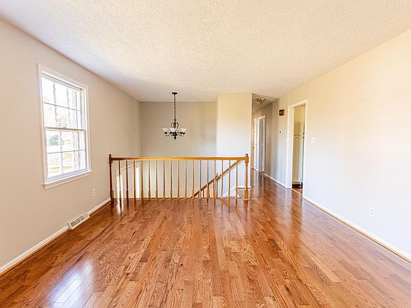 3rd image of 174 Goldfinch Dr