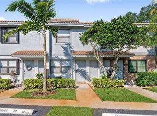 9837 Riverside Dr, Coral Springs, FL 33071