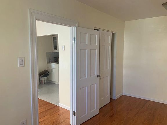4th image of 205 Avenue Z APT 2