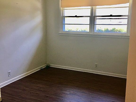 5th image of 520 York St