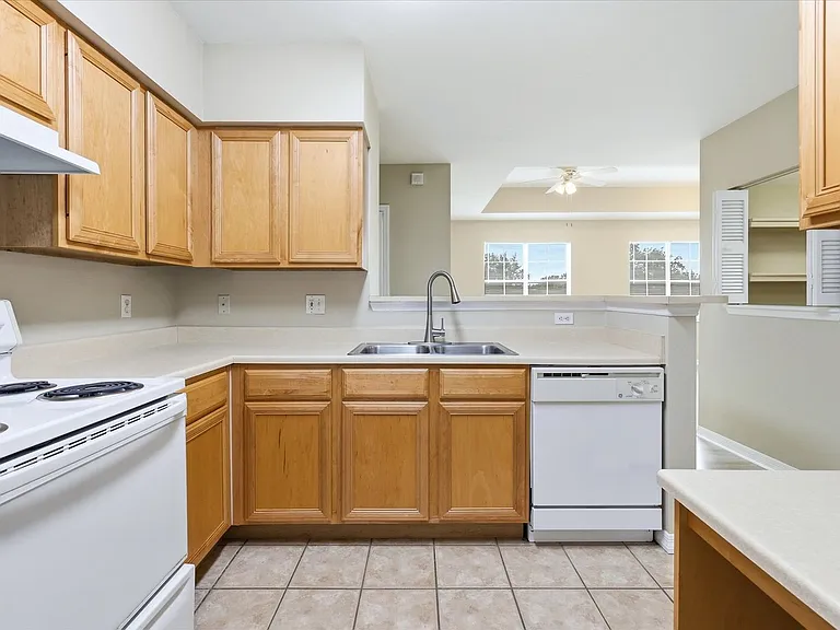 1015 Villagio Cir #202 — Photo 16