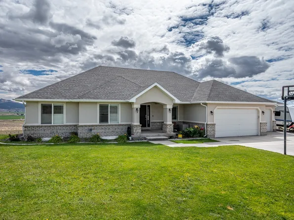 351 W Skyline Dr, Loa, UT 84747