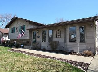 16731 Meadowdale Dr, Oak Forest, IL 60452