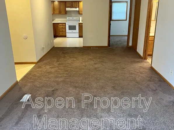 917 S 3rd St, Burlington, IA 52601